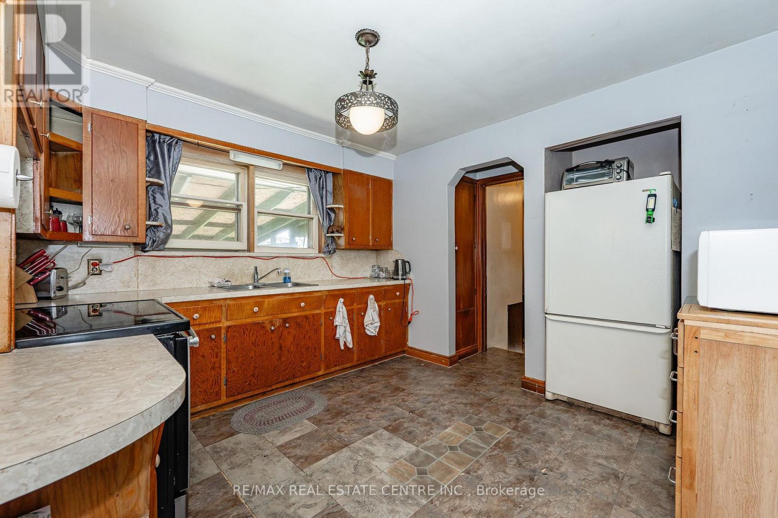 413 Middle Street, Cambridge, Ontario  N3H 3Z7 - Photo 10 - X12134747
