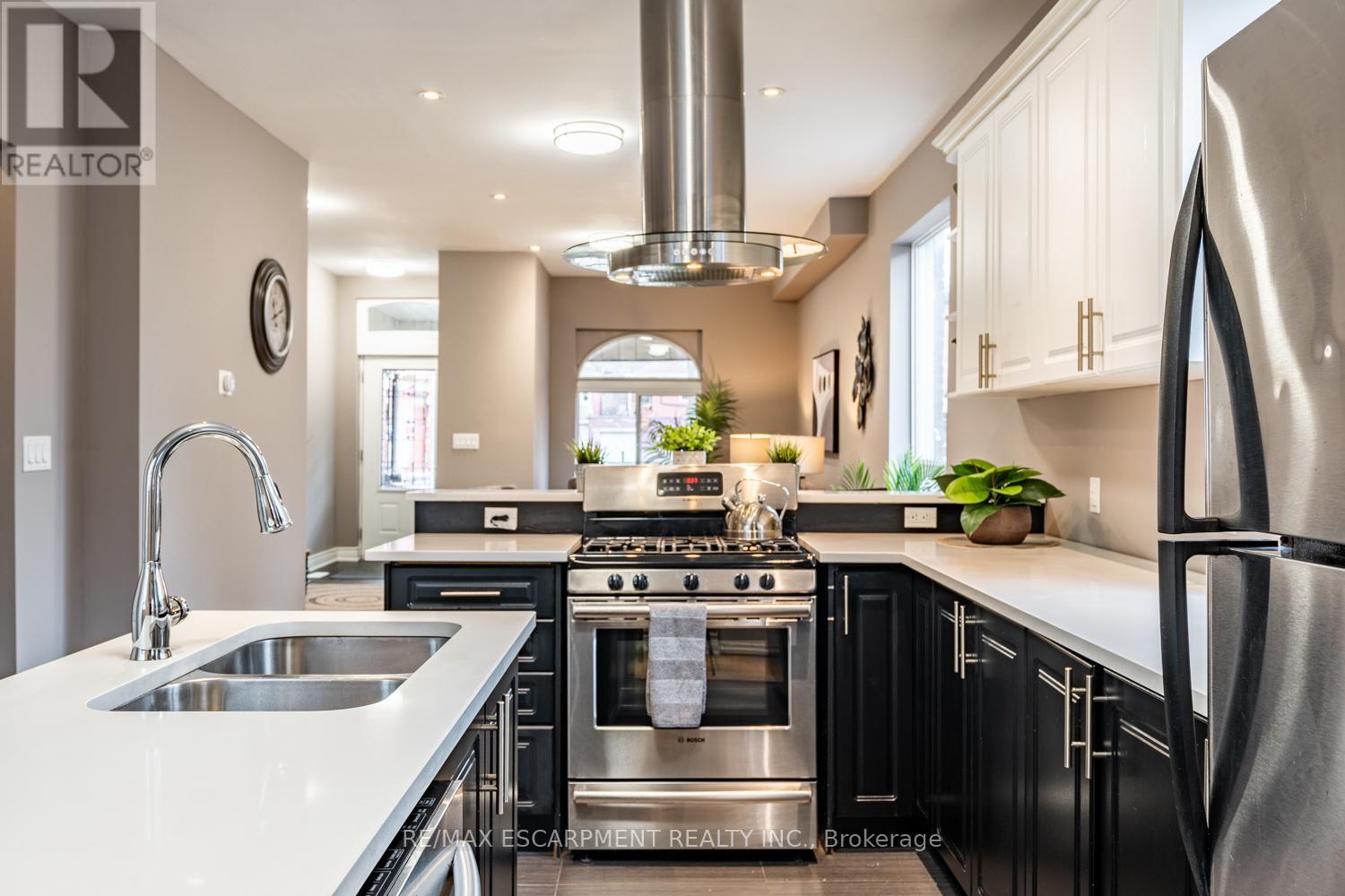 57 Century Street, Hamilton, Ontario  L8L 1V9 - Photo 14 - X12134751