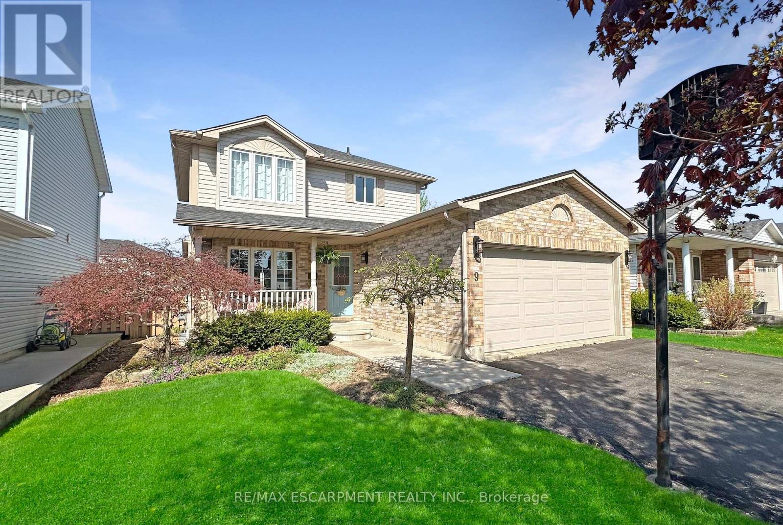 Property at 9 LINDSAY DRIVE image 1