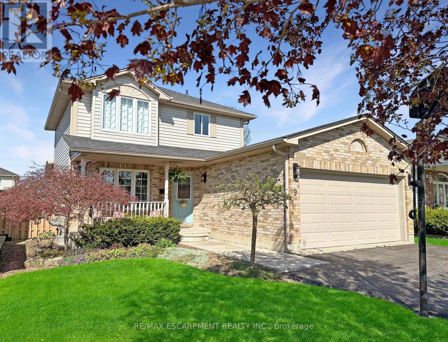 Property at 9 LINDSAY DRIVE image 2
