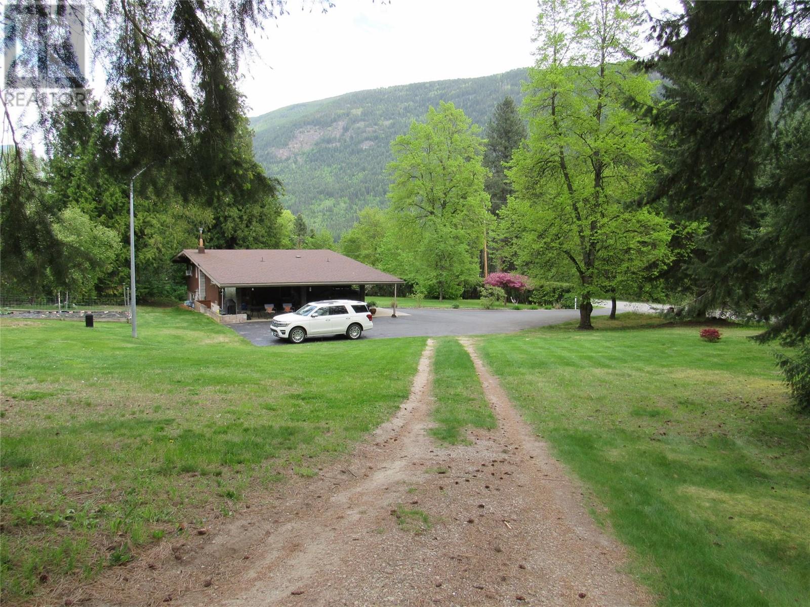 1389 Lookout Road, Castlegar, British Columbia  V1N 4M9 - Photo 31 - 10346880