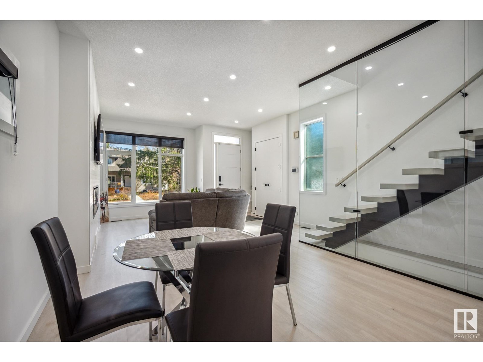 Property at 11571 80 AV NW image 4