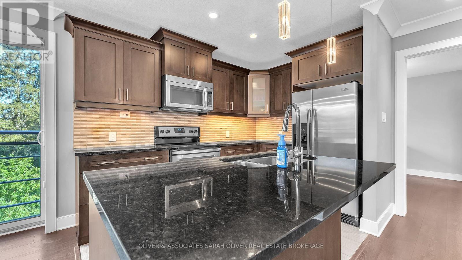 313 - 320 Sugarcreek Trail, London North, Ontario  N6H 0G4 - Photo 8 - X12135048