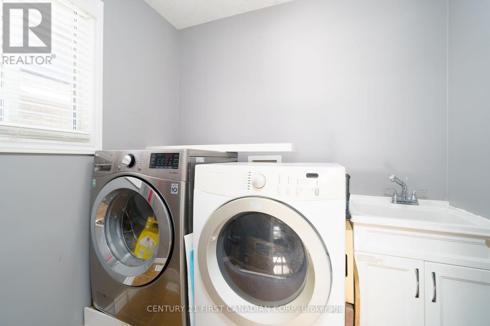 102 Steven Street, Strathroy-Caradoc, Ontario  N7G 4K9 - Photo 11 - X12135128