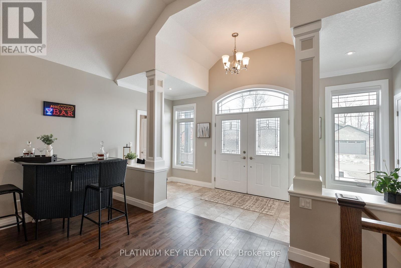 50 Veale Crescent, Strathroy Caradoc, Ontario  N7G 0C9 - Photo 2 - X12135138