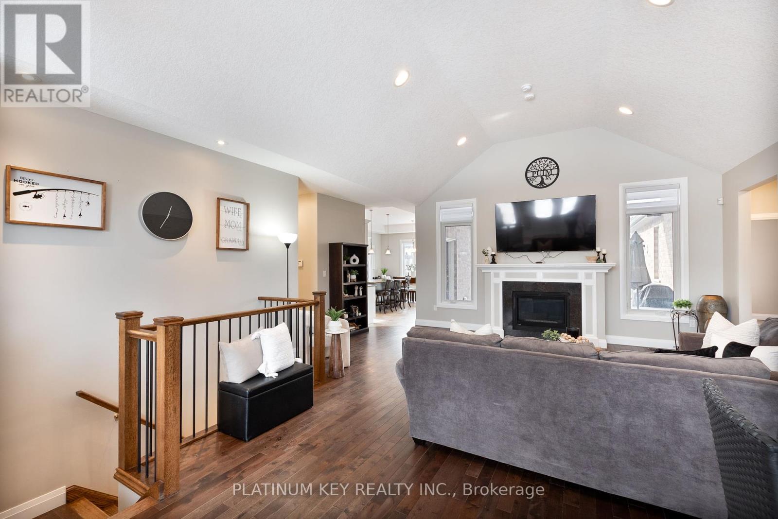Property at 50 VEALE CRESCENT image 5
