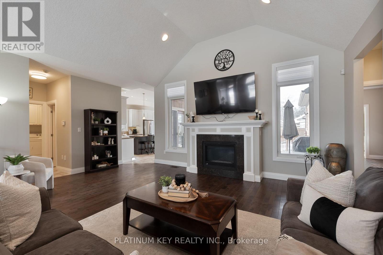 50 Veale Crescent, Strathroy Caradoc, Ontario  N7G 0C9 - Photo 9 - X12135138