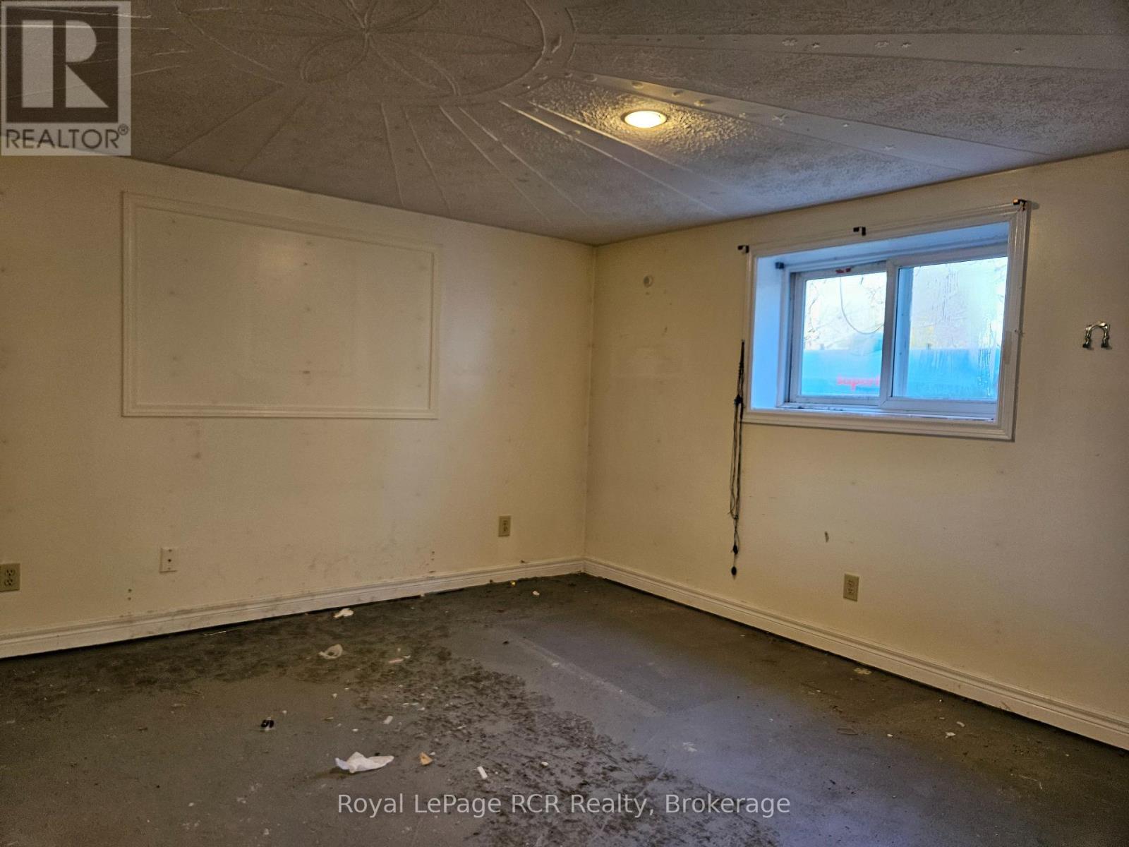 127 Kirk Street, Georgian Bluffs, Ontario  N4K 0G2 - Photo 20 - X12110467