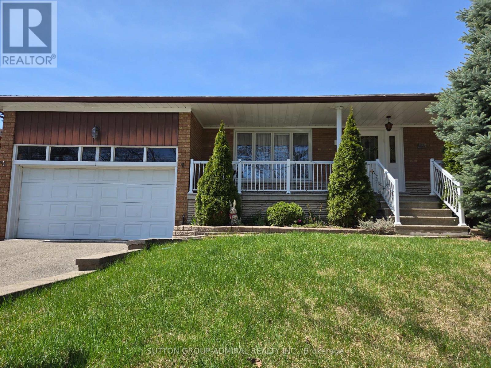 <div class="slider-price">$1,185,000</div><p>36 Bluehaven Crescent, Toronto, Ontario</p>