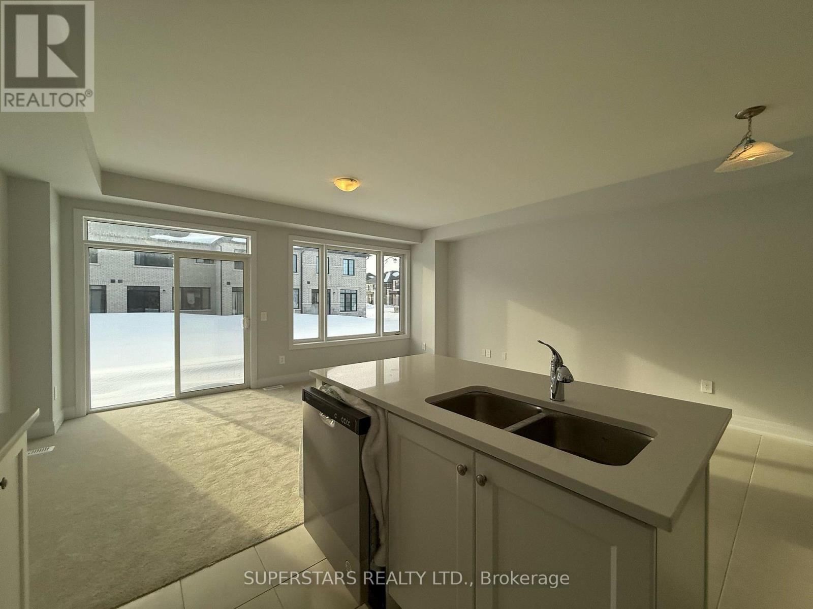 5 Keenan Street, Kawartha Lakes, Ontario  K9V 6A1 - Photo 8 - X12127314