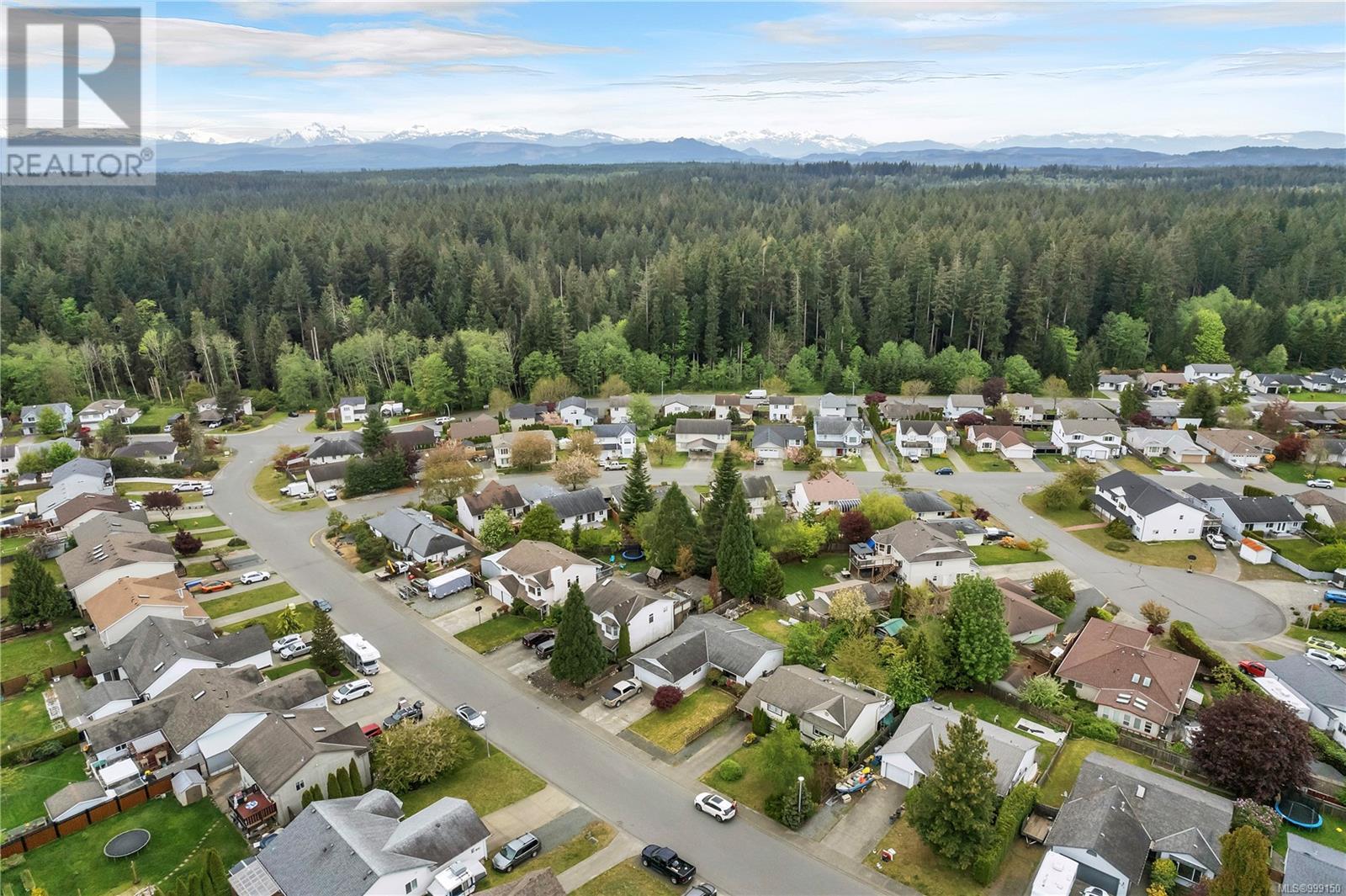 Property at 885 Kit Cres image 3