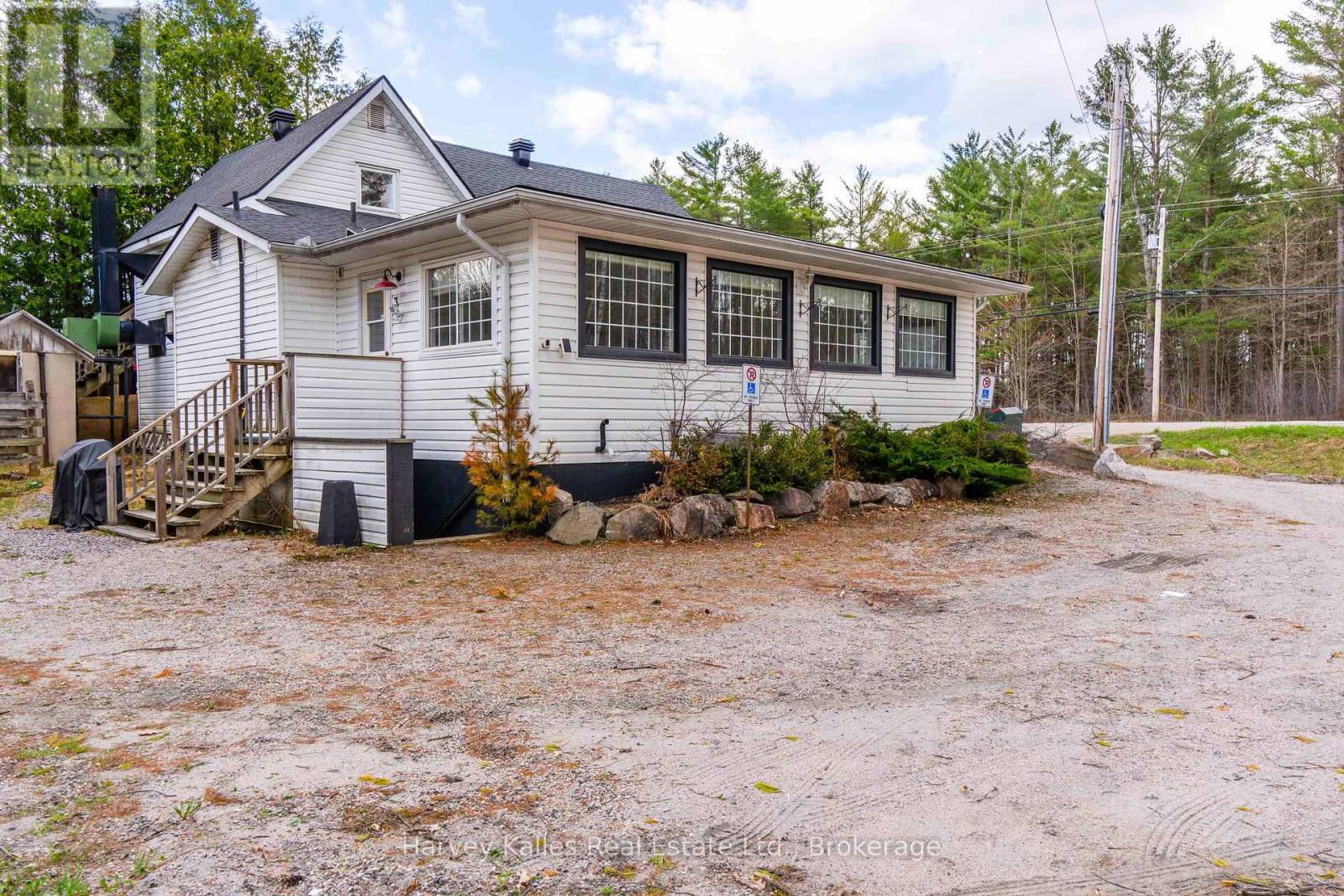3842 Muskoka Rd 118 W, Muskoka Lakes, Ontario  P0B 1J0 - Photo 7 - X12135085