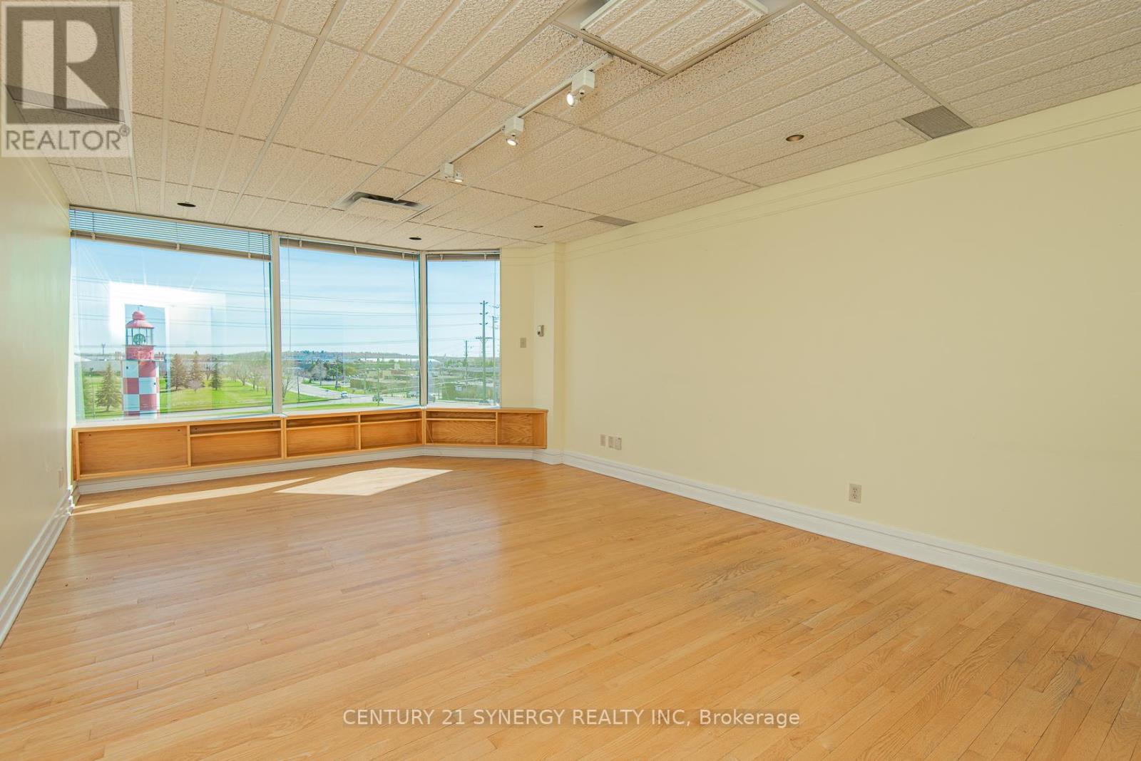 212 - 1929 Russell Road, Ottawa, Ontario  K1G 4G3 - Photo 18 - X12135027