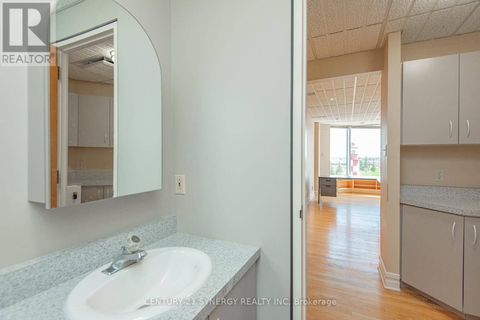 212 - 1929 Russell Road, Ottawa, Ontario  K1G 4G3 - Photo 29 - X12135027