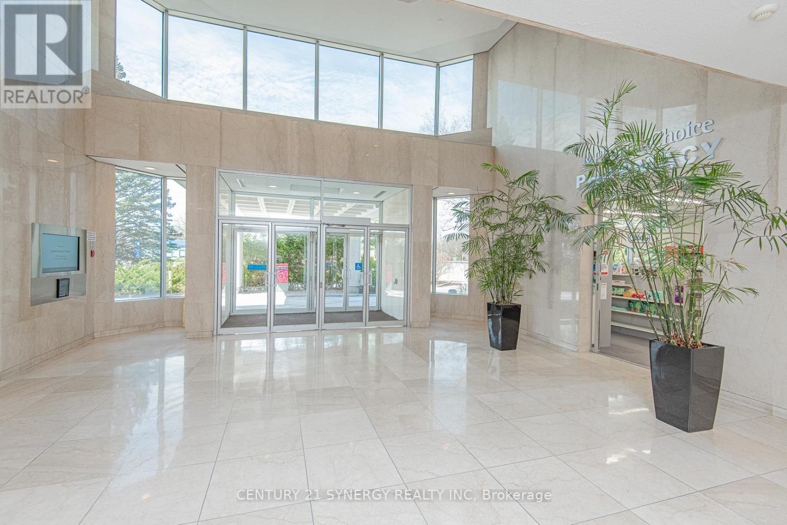 212 - 1929 Russell Road, Ottawa, Ontario  K1G 4G3 - Photo 4 - X12135027