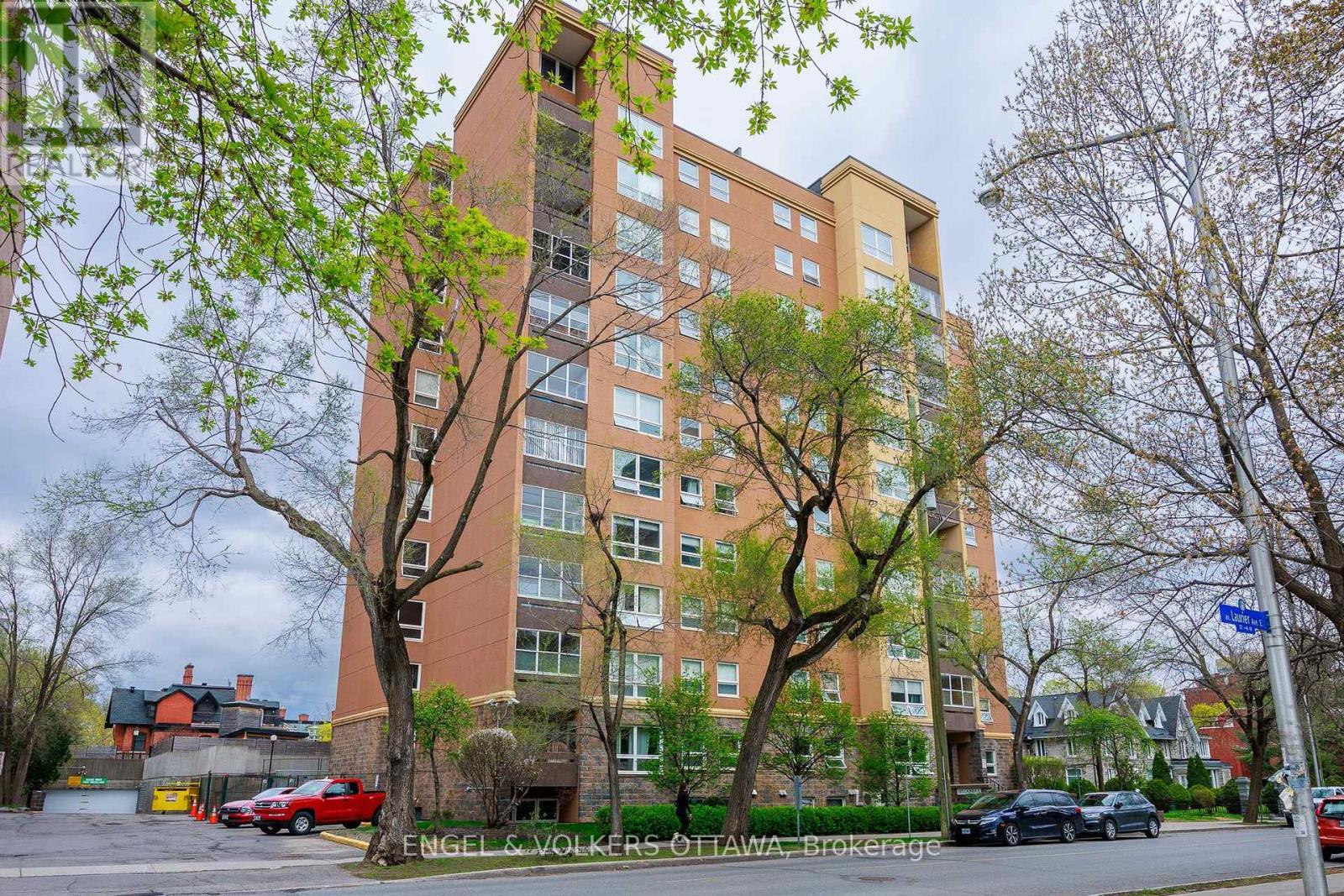 401 - 373 Laurier Avenue E, Ottawa, Ontario  K1N 8X6 - Photo 1 - X12135055
