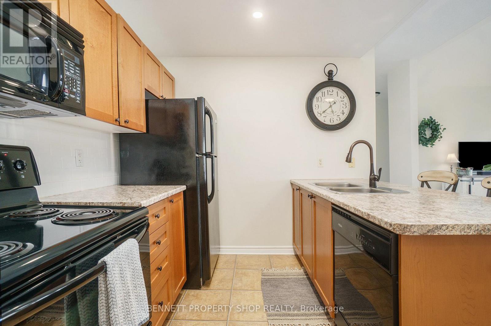 F - 99 Crestway Drive, Ottawa, Ontario  K2G 7C6 - Photo 8 - X12135094