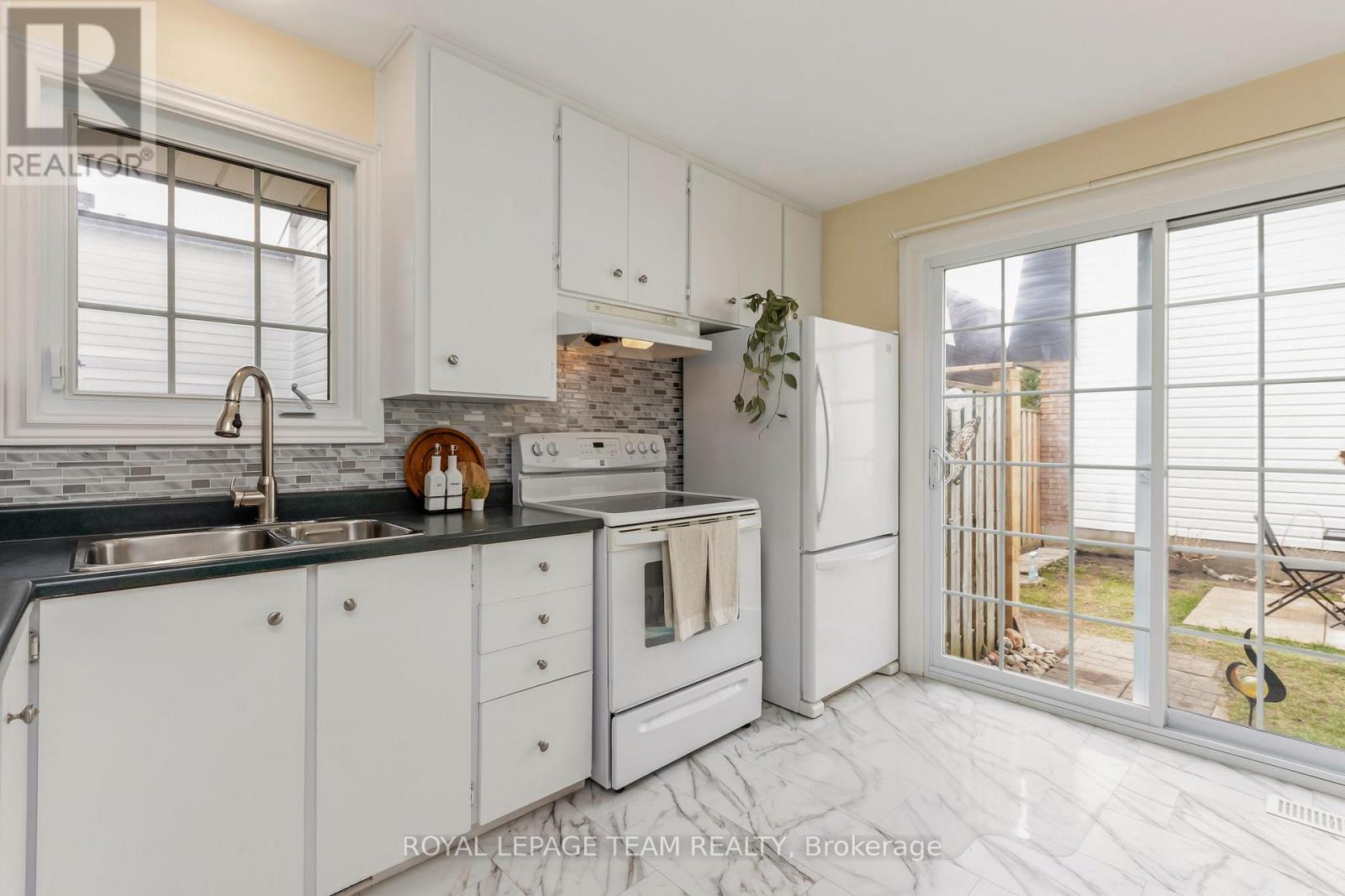 156 - 518 Orkney Private, Ottawa, Ontario  K2C 3M7 - Photo 16 - X12135115