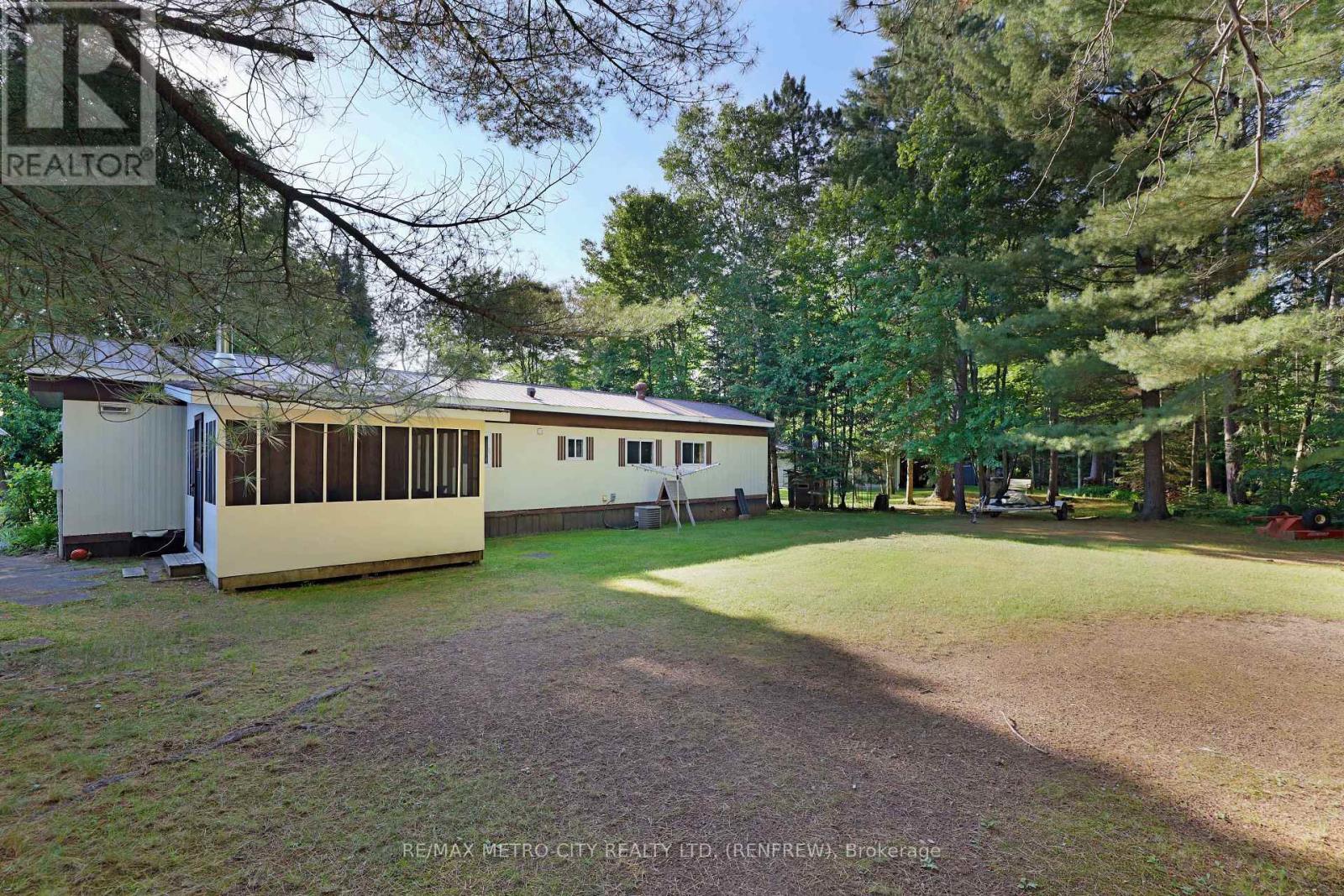 79 Flying Club Road, Greater Madawaska, Ontario  K0J 2R0 - Photo 22 - X12135032