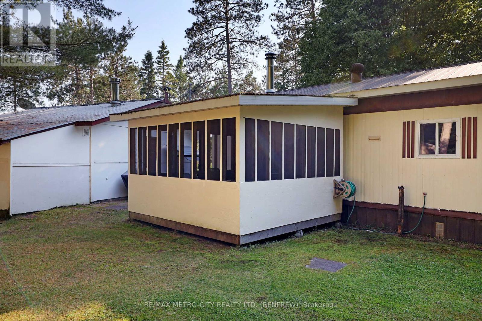 79 Flying Club Road, Greater Madawaska, Ontario  K0J 2R0 - Photo 25 - X12135032