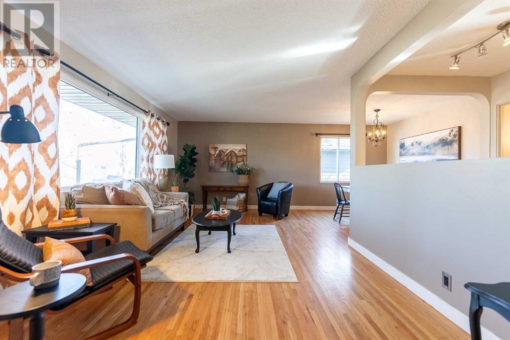 Property at 4009 41 Avenue image 2