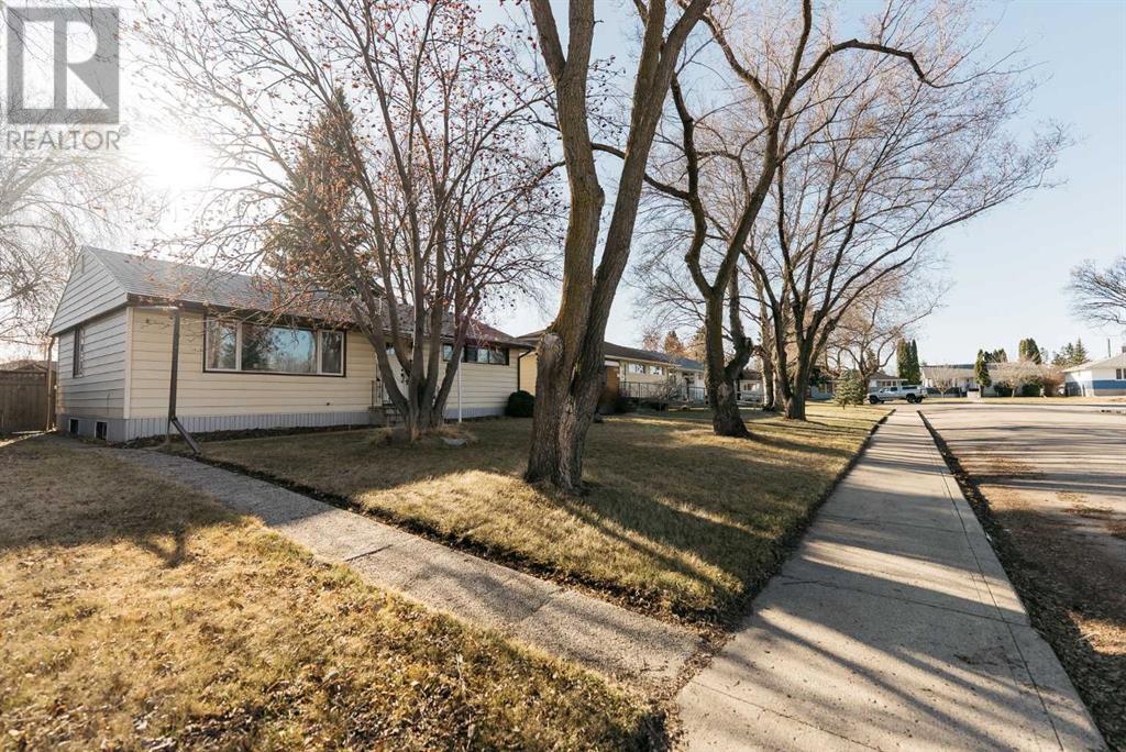 Property at 4009 41 Avenue image 3