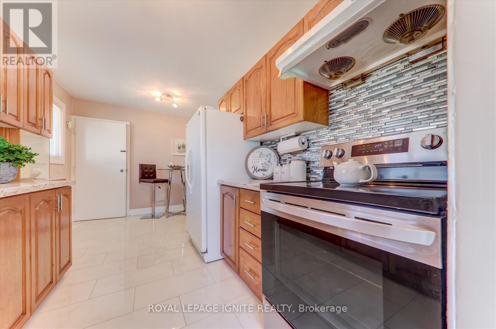 30 Blackwater Crescent, Toronto, Ontario  M1B 1L6 - Photo 8 - E12134946