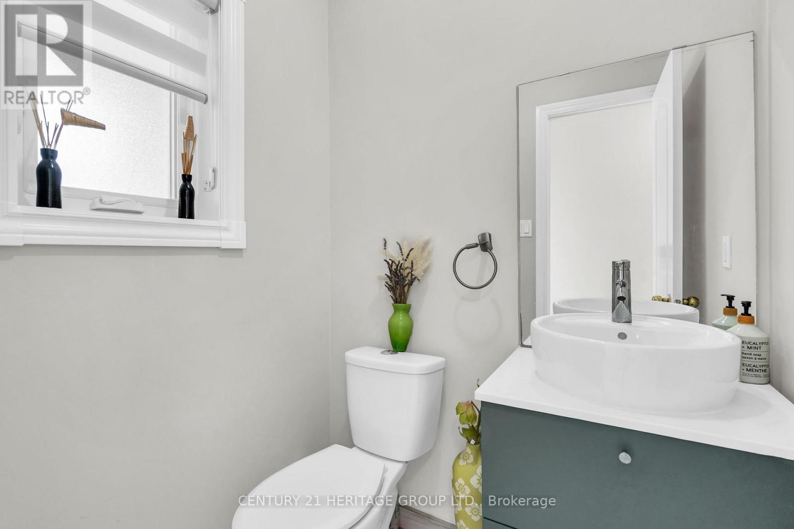68 Silverdart Crescent, Richmond Hill, Ontario  L4E 3T8 - Photo 6 - N12134937