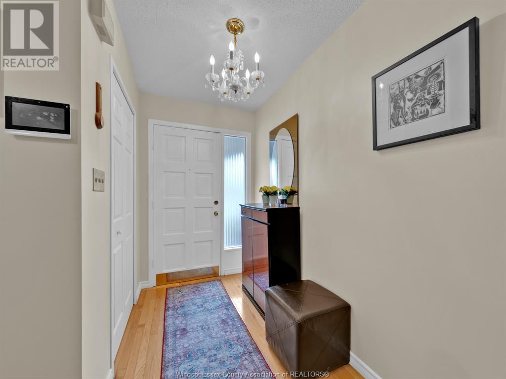 Property at 3049 SUFFOLK image 5