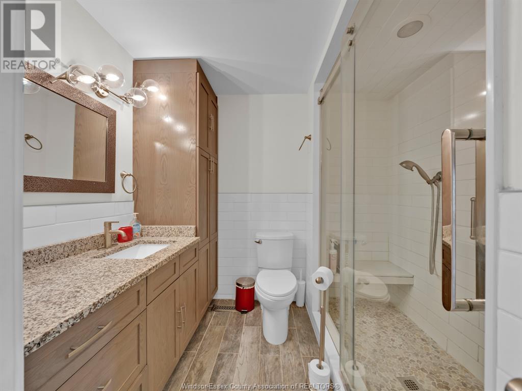 Property at 3049 SUFFOLK image 4