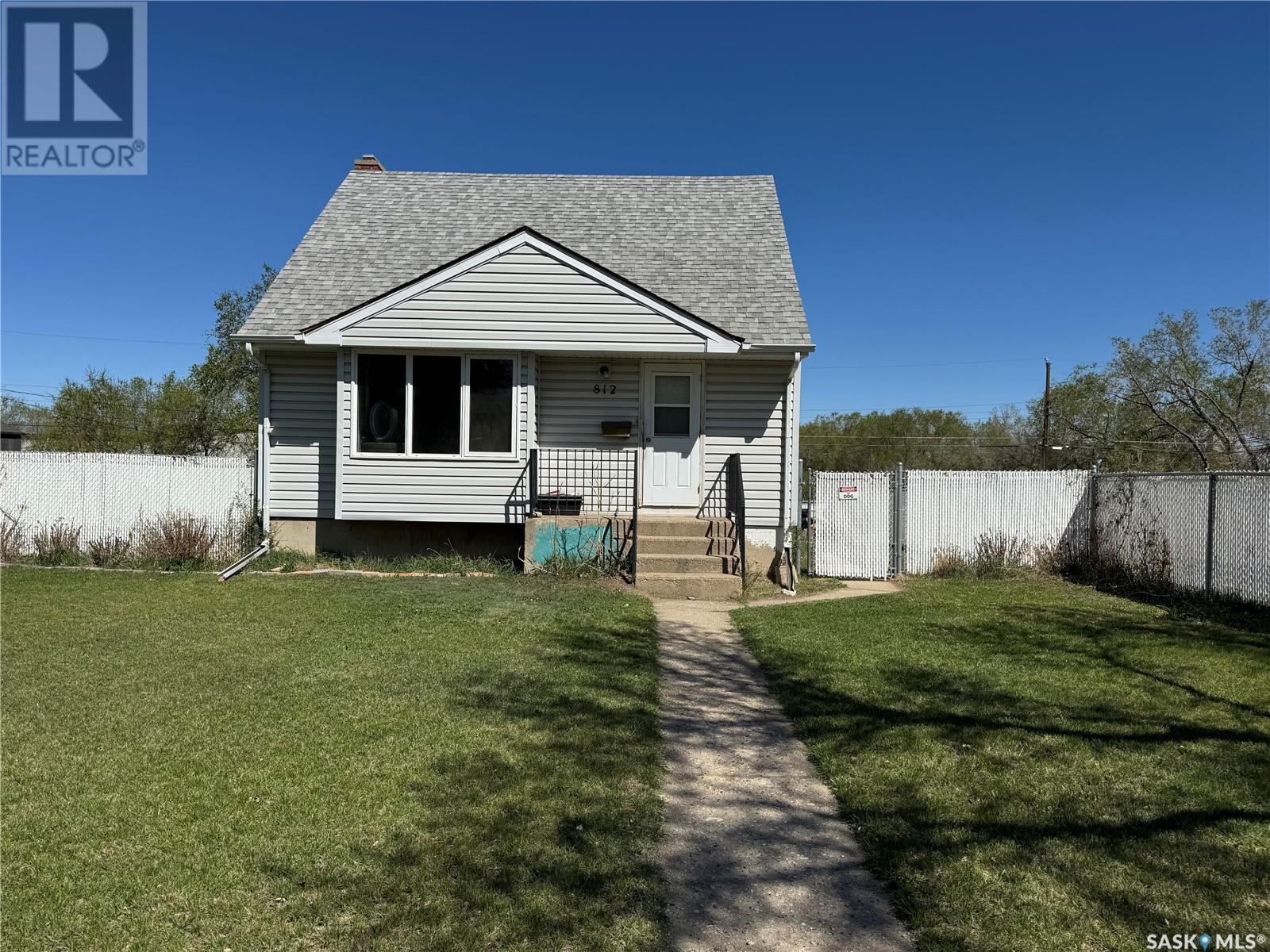 Property at 812 Coteau STREET W image 1