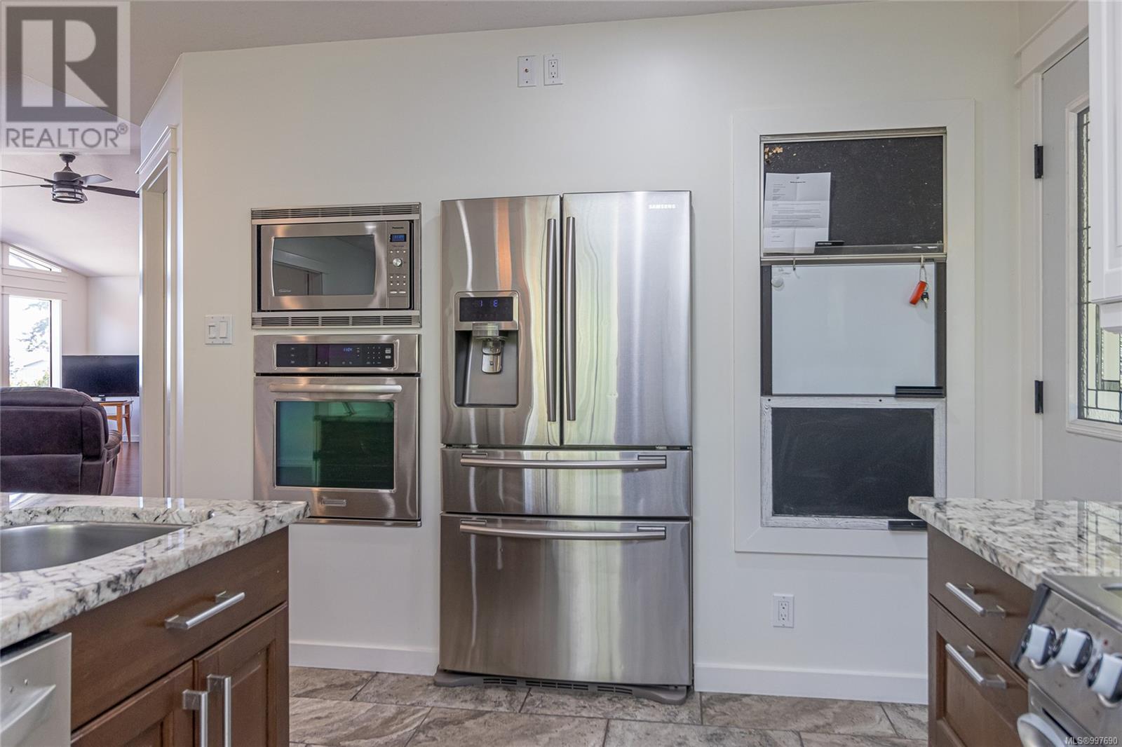 886 Cavin Rd, Parksville, British Columbia  V9P 1Z9 - Photo 14 - 997690