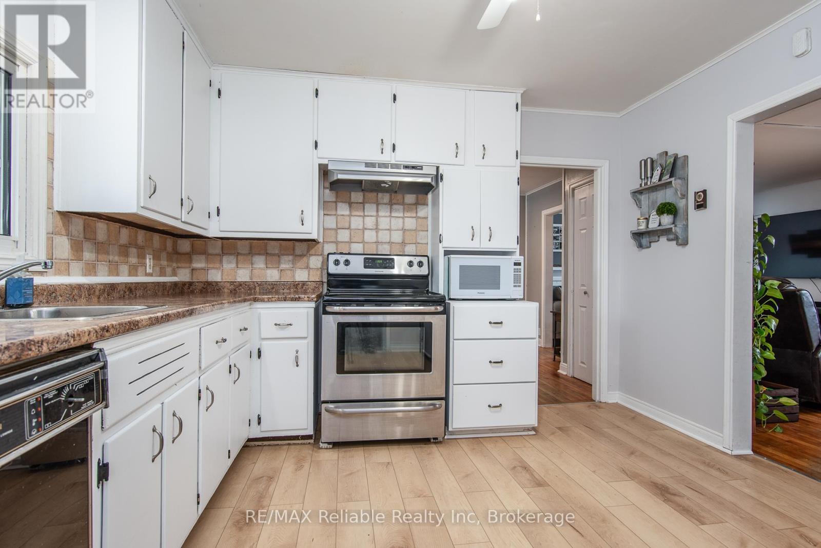 46 Victoria Boulevard, Huron East, Ontario  N0M 1L0 - Photo 18 - X12002196