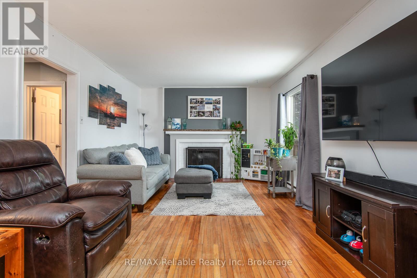 46 Victoria Boulevard, Huron East, Ontario  N0M 1L0 - Photo 9 - X12002196