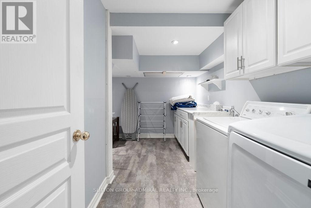 2228 Austin Court, Burlington, Ontario  L7L 6V5 - Photo 29 - W12134890