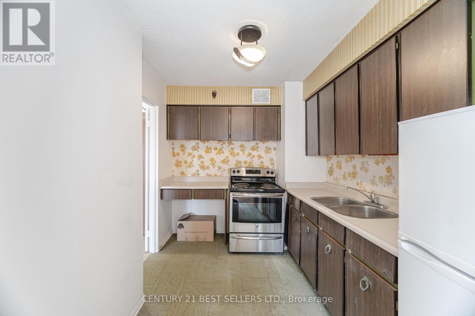 306 - 151 La Rose Avenue, Toronto, Ontario  M9P 1B3 - Photo 6 - W12134916