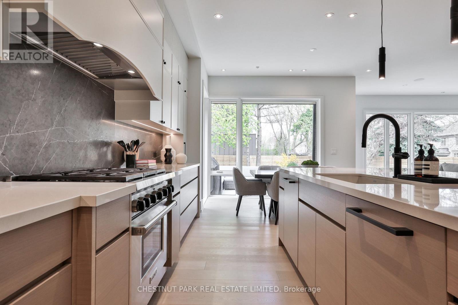 2 Marchwood Drive, Toronto, Ontario  M3H 1J8 - Photo 9 - C12135034