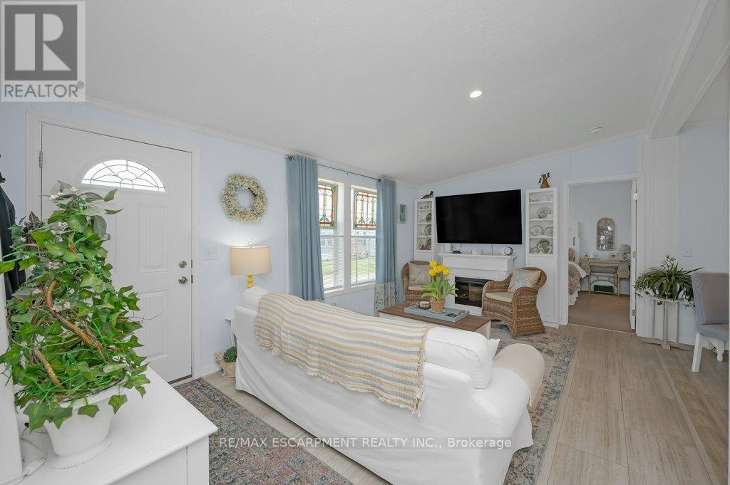 Property at 9 COPPER BEECH DRIVE image 3
