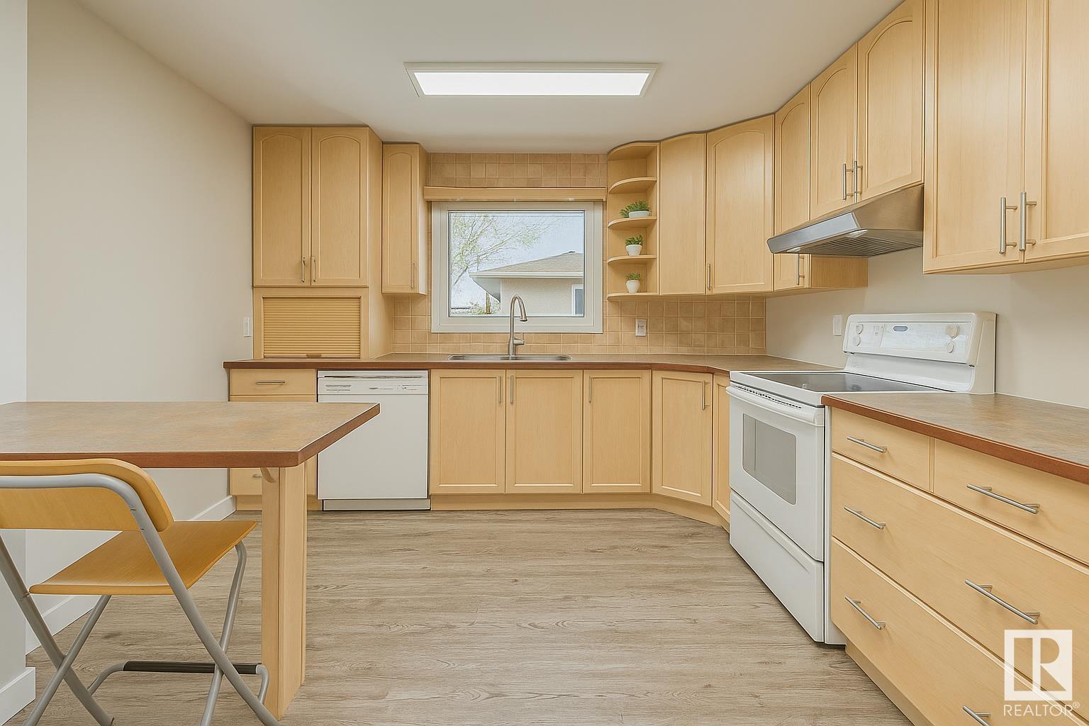 Property at 5204 109 ST NW image 5