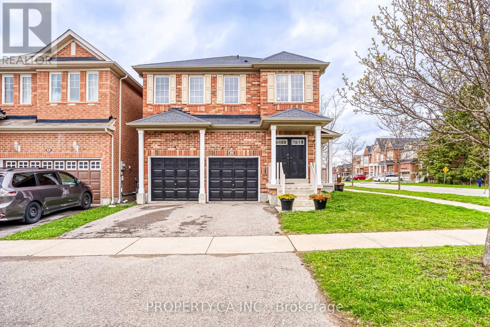 2 Horn Street, Whitchurch-Stouffville (Stouffville), Ontario  L4A 0X9 - Photo 1 - N12135083