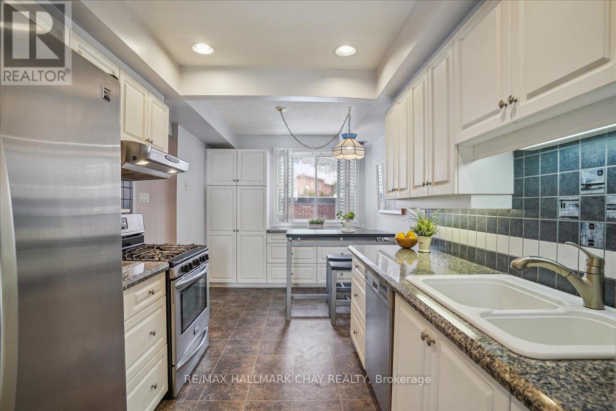 195 Collier Street, Barrie, Ontario  L4M 5L5 - Photo 11 - S12134973