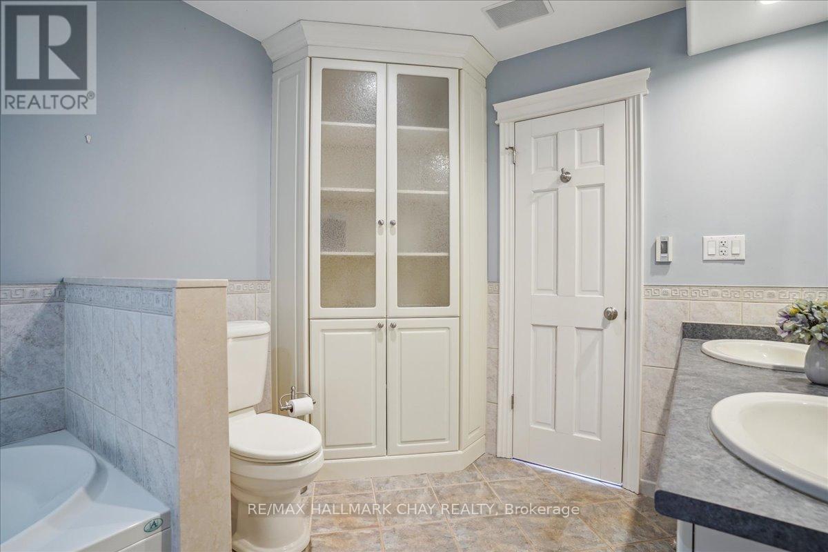 195 Collier Street, Barrie, Ontario  L4M 5L5 - Photo 24 - S12134973