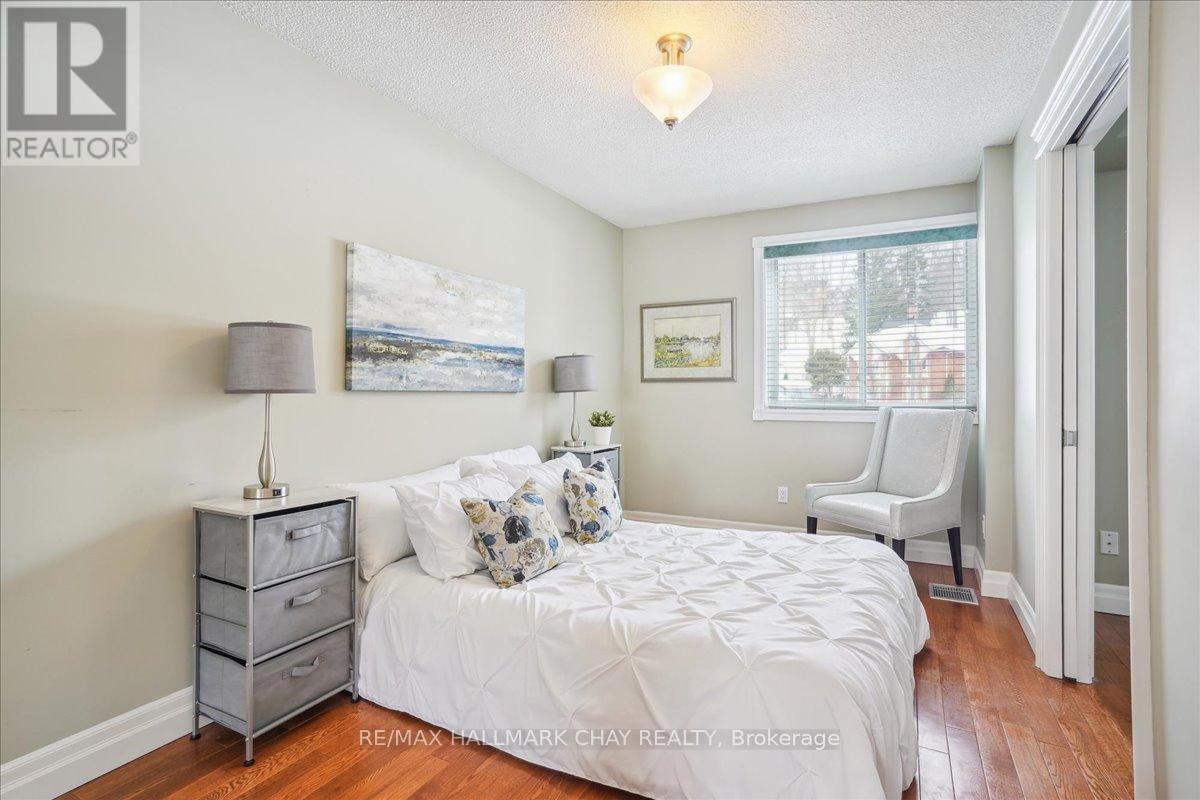 195 Collier Street, Barrie, Ontario  L4M 5L5 - Photo 27 - S12134973