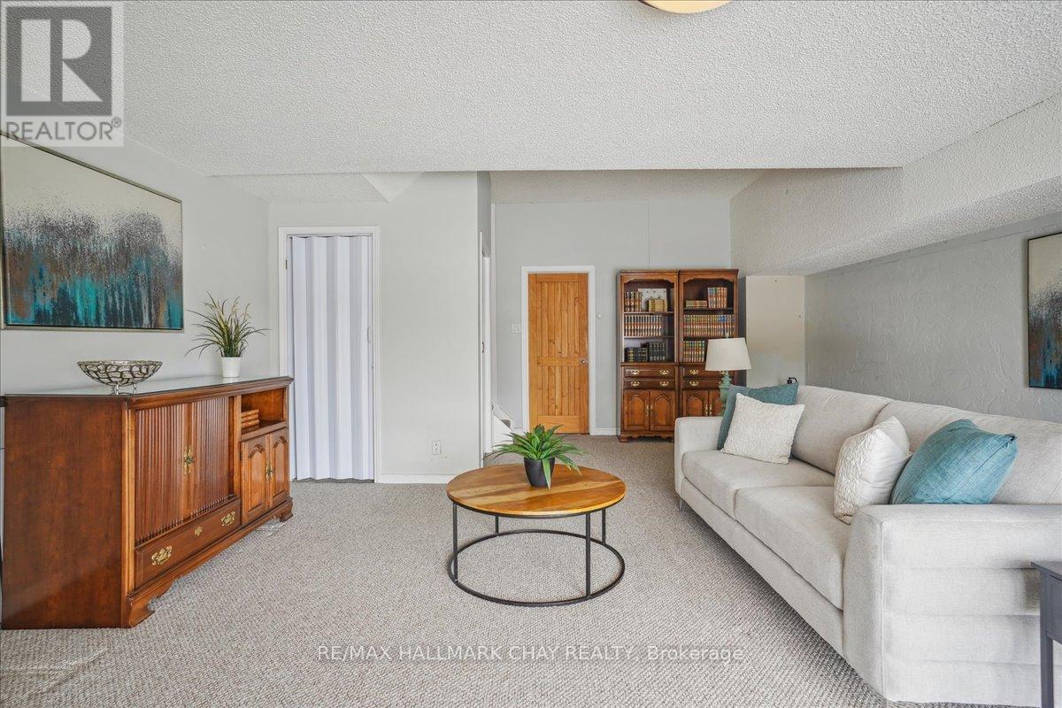 195 Collier Street, Barrie, Ontario  L4M 5L5 - Photo 33 - S12134973