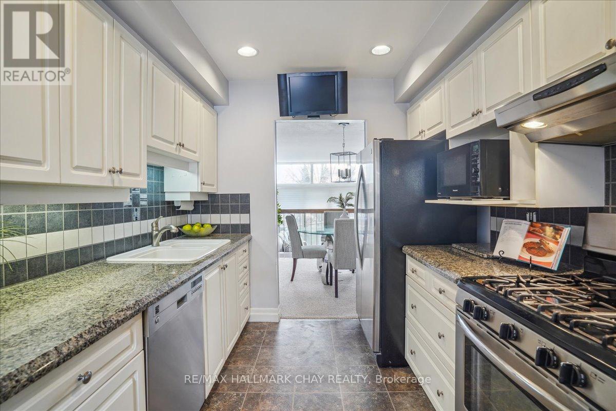 195 Collier Street, Barrie, Ontario  L4M 5L5 - Photo 9 - S12134973