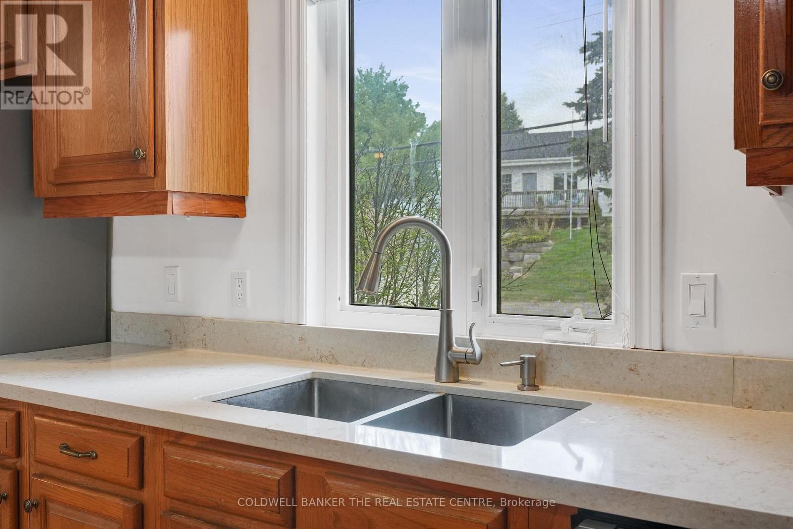 232 Church Street, Penetanguishene, Ontario  L9M 1G6 - Photo 13 - S12135121
