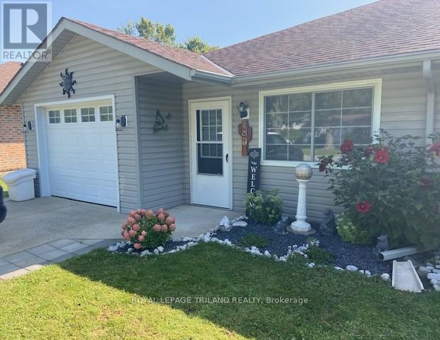 81 John Street, Warwick, Ontario  N0M 2S0 - Photo 2 - X12133842