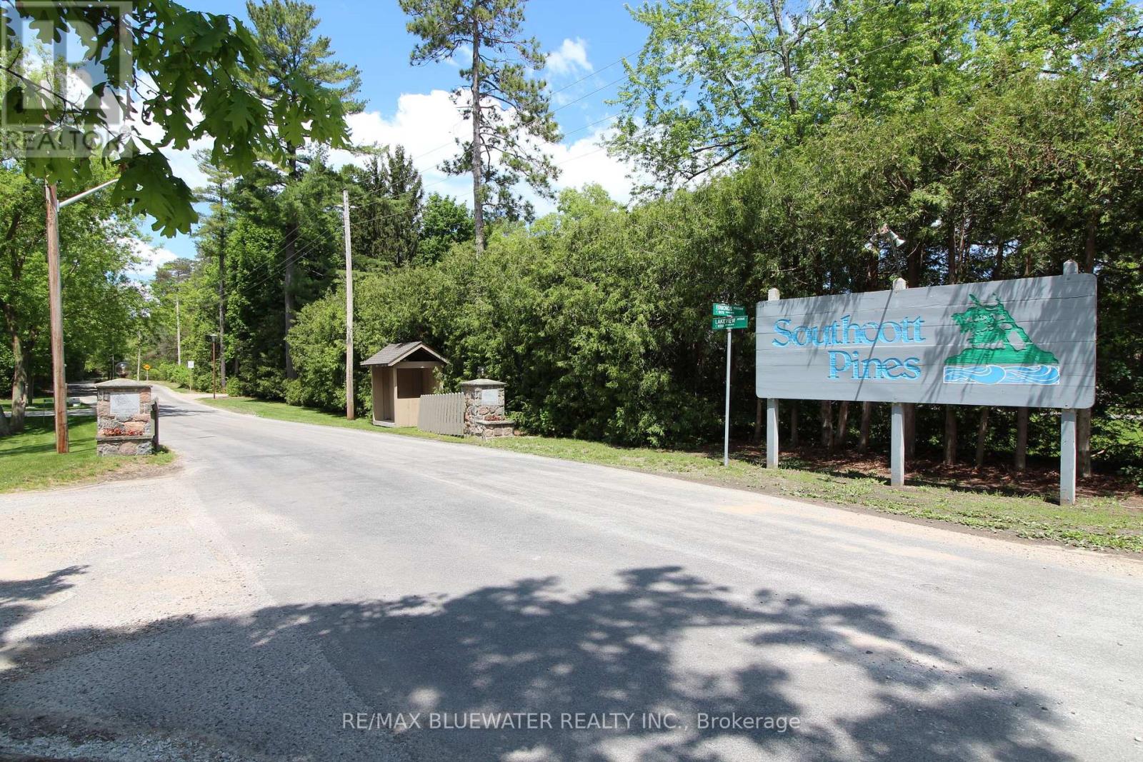 10372 Sherwood Crescent, Lambton Shores, Ontario  N0M 1T0 - Photo 45 - X12134317