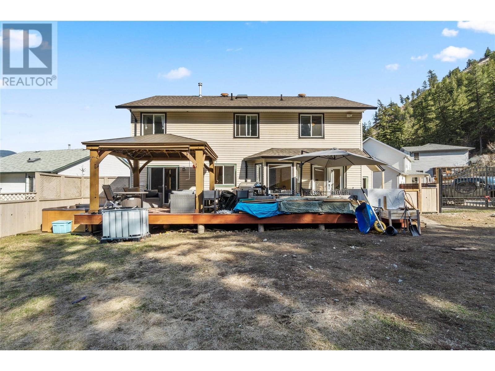 Property at 4942 WOODLAND Court image 2