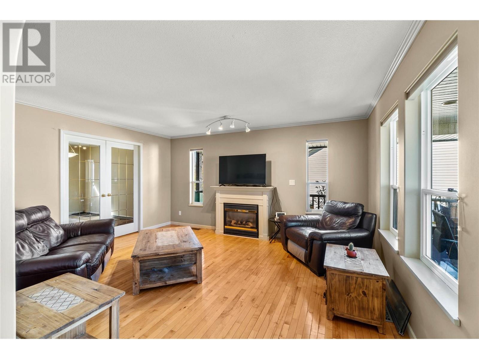 Property at 4942 WOODLAND Court image 3